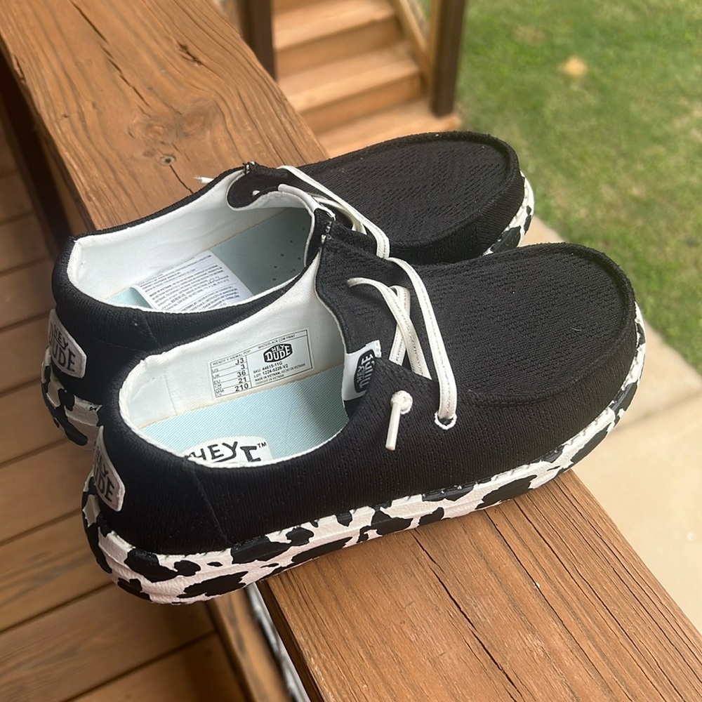 Hey dude. Black with white laces and cow print bottom